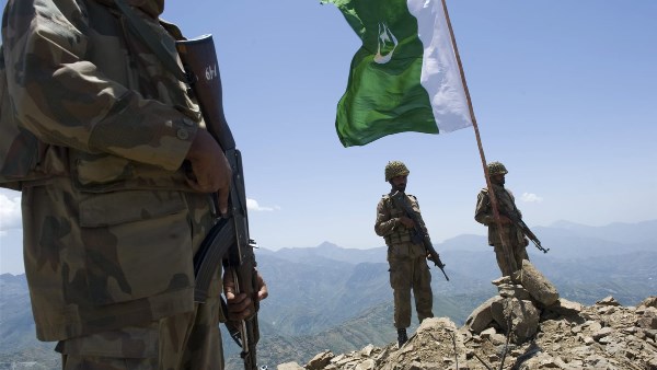 أفراد من الجيش الباكستاني 