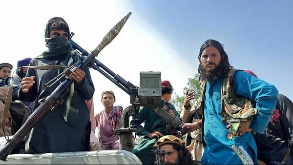 مـ.قتل وإصابة 22 شخصا.. تنظيم القاعدة يهاجم مقر عسكري يمني
