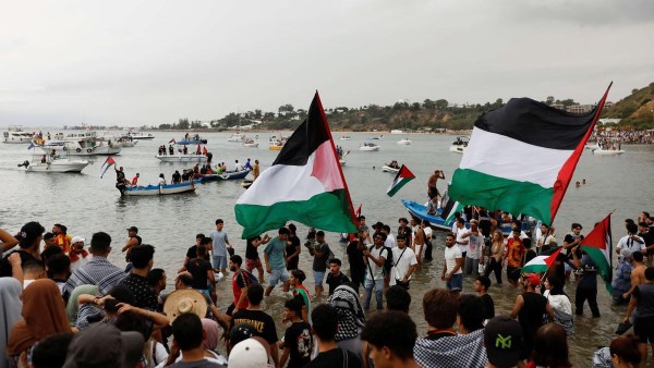 إحداهما تقل 100 صحفي.. انطلاق موجة جديدة من سفن أسطول الصمود لكسر حصار غزة