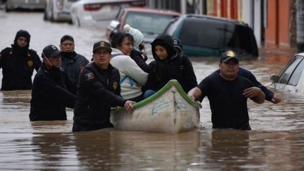 فيضانات المكسيك تودي بحياة 27 شخصًا وتدمّر آلاف المنازل