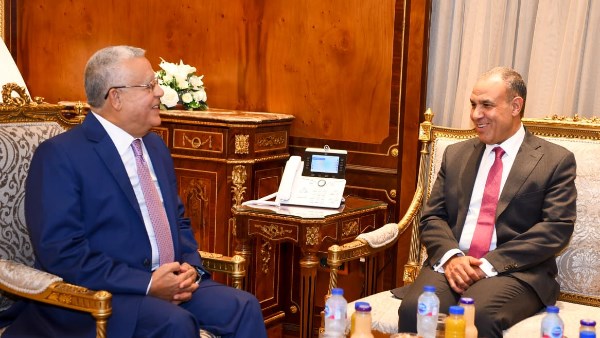 وزير الخارجية يلتقي رئيس مجلس النواب 