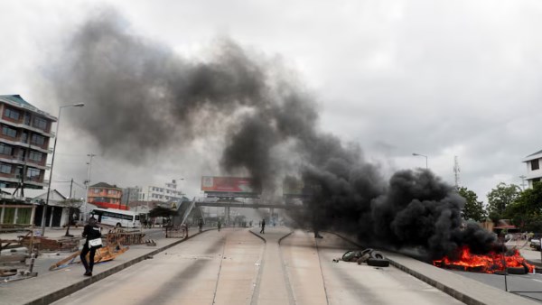 احتجاجات حاشدة تخلّلتها محاولات اقتحام مطار جولياس نيريري الدولي