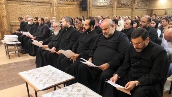 الآباء الكهنة 