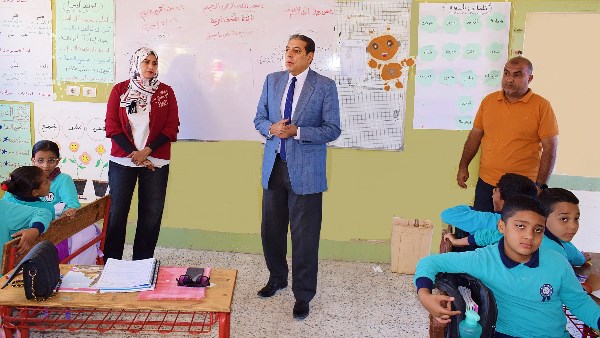 مدير المديرية يتفقد مدرسة علي مبارك الابتدائية  مدير المديرية يتفقد مدرسة علي مبارك الابتدائية