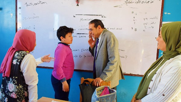 مدير مديرية التربية والتعليم خلال زيارته  مدير مديرية التربية والتعليم خلال زيارته