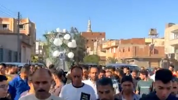 بالورود.. تشييع جثمان شاب ابتلع لسانه بإحدى قرى الدقهلية