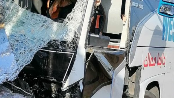 اصطدم  الأتوبيس بسور.. إصابة 4 أشخاص في حادث بالدقهلية
