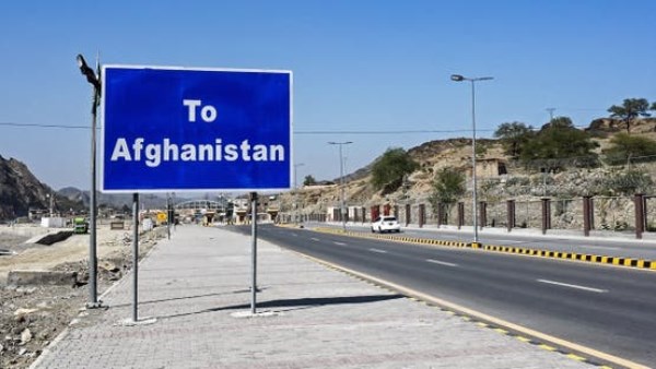 صرح مسؤولون أفغان اليوم الأربعاء بمقتل خمسة  اشتباكات جديدة على الحدود بين أفغانستان وباكستان