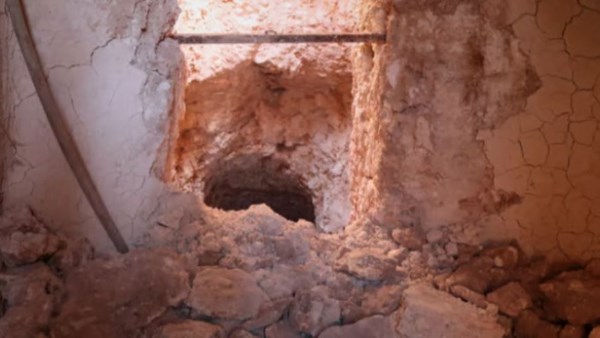 اكتشاف سجن سري تحت الأرض بسوريا في محافظة حمص