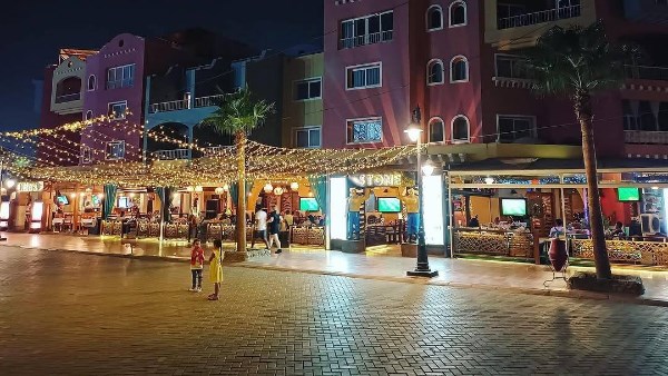 بث مباشر لافتتاح المتحف المصري الكبير عبر شاشات عملاقة في البحر الأحمر بث مباشر لافتتاح المتحف المصري الكبير عبر شاشات عملاقة في البحر الأحمر