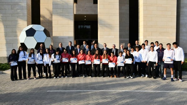 وزير الشباب والرياضة