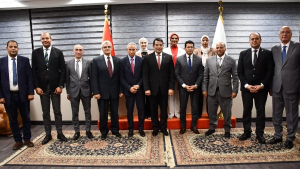 وزير الرياضة يلتقي رئيس اتحاد القوة لمناقشة ادراج اللعبة ضمن دورة الألعاب الأفريقية 2027