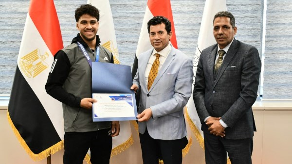 تكريم لاعبي منتخب المصارعة بعد ذهبية وبرونزية العالم تحت 23 عامًا تكريم لاعبي منتخب المصارعة بعد ذهبية وبرونزية العالم تحت 23 عامًا