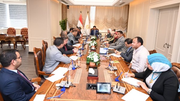 وزير الرياضة يتابع جهود توسيع الأنشطة التوعوية بالمحافظات