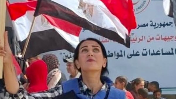 صحفية فلسطينية بعلم مصر