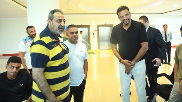 مجدي عبد الغني بزيارة حسن شحاتة
