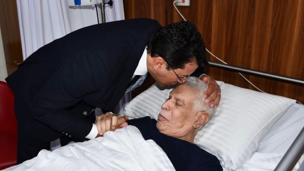 حسن شحاتة والدكتور أشرف صبحي