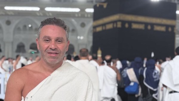 حازم إمام في أحدث ظهور من الحرم المكي.. شاهد