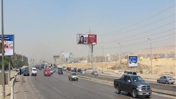 كثافات مرورية على الطريق الدائري بالمعادي بسبب كسر ماسورة مياه