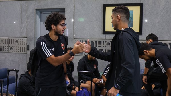 بعثة الأهلي تغادر مطار القاهرة إلى بوروندي.. صور