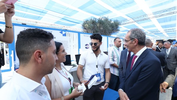 وزير الاتصالات