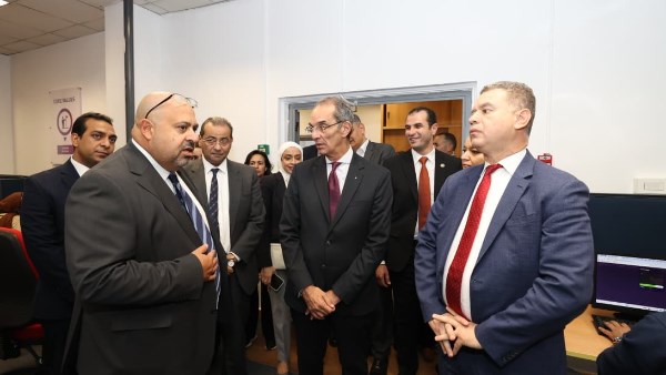 وزير الاتصالات 