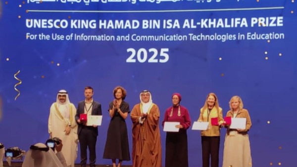 وزير الاتصالات