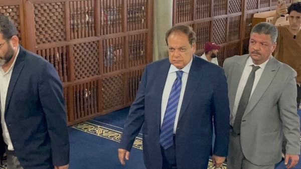 أبو العينين يحضر جنازة أحمد عمر هاشم في الجامع الأزهر