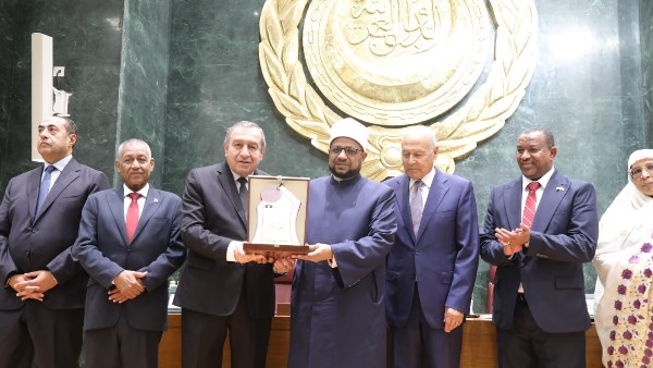نيابة عن فضيلة الإمام الأكبر..أمين البحوث الإسلامية يشارك في تكريم مبادرة: «إسناد السودانيين في الحروب والكوارث» بجامعة الدول العربية نيابة عن فضيلة الإمام الأكبر..أمين البحوث الإسلامية يشارك في تكريم مبادرة: «إسناد السودانيين في الحروب والكوارث» بجامعة الدول العربية
