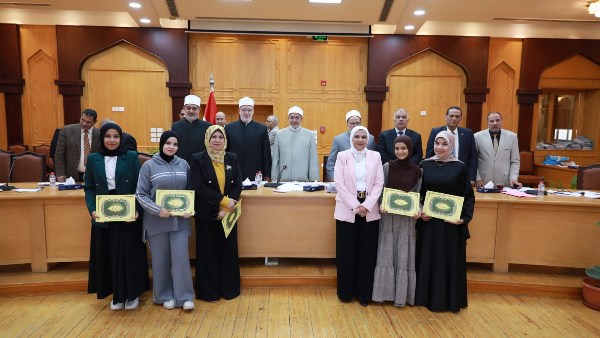 مجلس جامعة الأزهر يشيد بحكمة القيادة السياسية وجهودها في وقف الحرب على قطاع غزة مجلس جامعة الأزهر يشيد بحكمة القيادة السياسية وجهودها في وقف الحرب على قطاع غزة