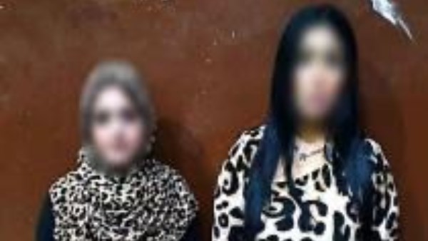 اثنين من المتهمات 