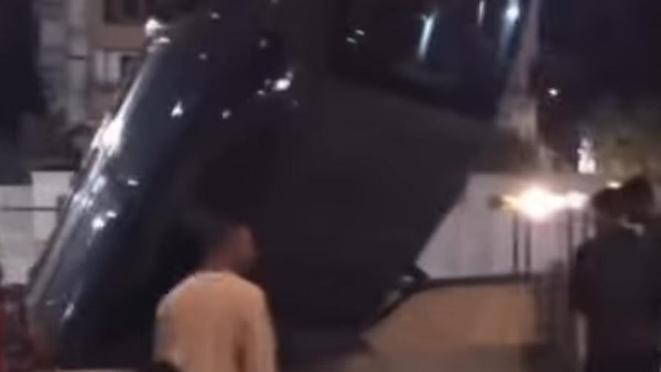 السيارة المقلوبة 