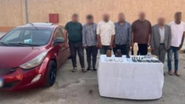 تستدرج مهووسي تجارة العملة والآثار.. سقوط عصابة الشرطة المزيفة بعد سحل مقاول