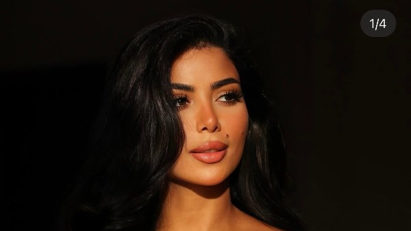 كارولين عزمي