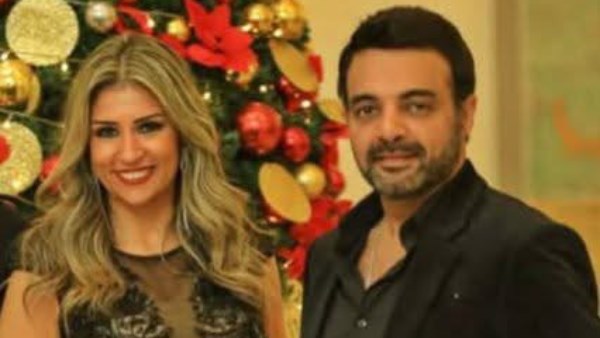 عمرو محمود ياسين وزوجته 