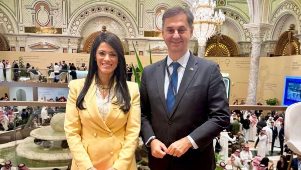 خلال اللقاء خلال اللقاء