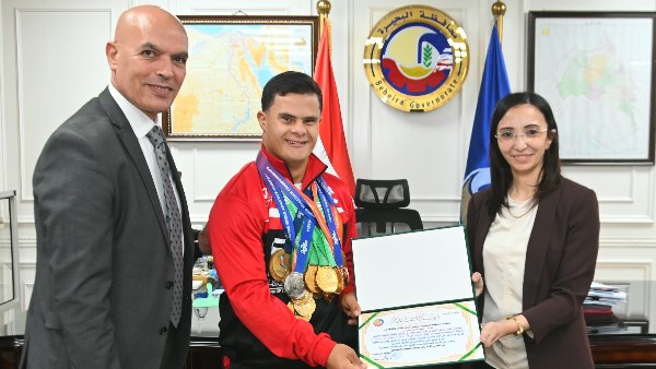 محافظ البحيرة