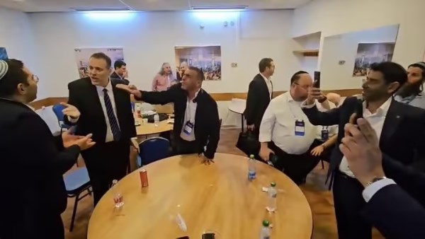 اشتباكات وشتائم بين وزيرين في حكومة نتنياهو 