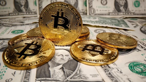 العملات الرقمية ترتفع وبيتكوين تتخطى 116 ألف دولار وسط ضبابية الإغلاق الحكومي الأمريكي