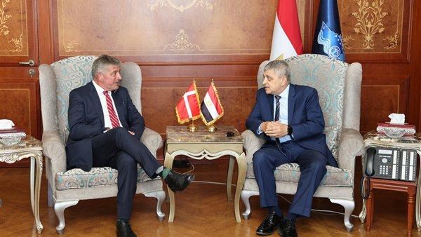 رئيس هيئة قناة السويس يبحث مع سفير الدنمارك سبل التعاون المستقبلي