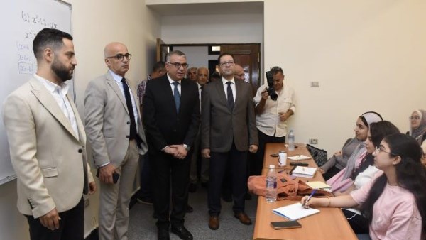 رئيس جامعة عين شمس يتفقد عدداً من المشروعات بكلية التجارة