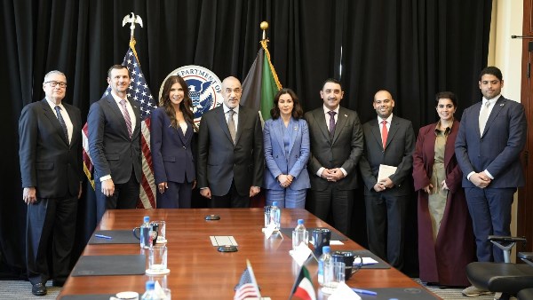 النائب الأول لرئيس الوزراء الكويتي يلتقي وزير الخارجية الأمريكي ووزيرة الأمن الداخلي