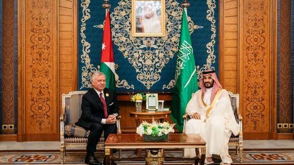 الملك عبدالله وولي العهد السعودي يبحثان مستجدات الأوضاع في المنطقة