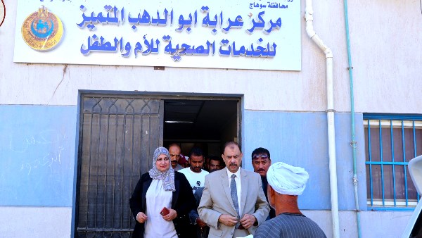 محافظ سوهاج يوجه بتحسين خدمات القرى وتوفير ماكينات صراف آلى وتشغيل مركز شباب "عرابة أبو الدهب"