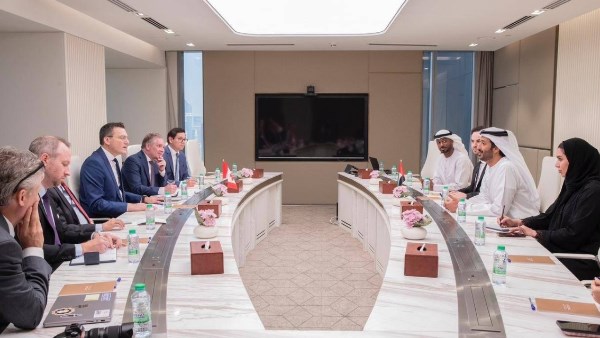 الإمارات وكندا تبحثان فرص تنمية الشراكات الاقتصادية في مجالات الذكاء الاصطناعي