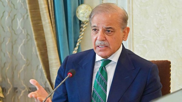 رئيس وزراء باكستان يؤكد التزام حكومته بتحقيق السلام والاستقرار والانتعاش الاقتصادي