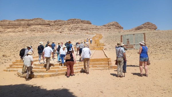 المنيا تستقبل وفودًا سياحية من أوروبا وأمريكا لزيارة معالمها الأثرية