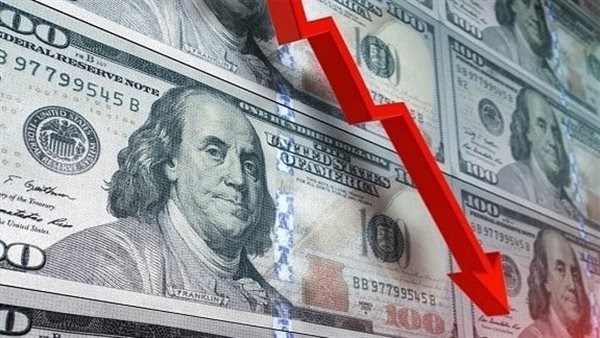 الدولار يتراجع وسط توتر تجاري وتوقعات متزايدة بخفض الفائدة الأمريكية