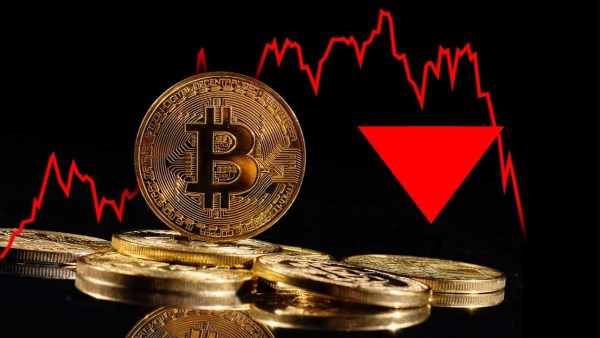 "بتكوين" تتراجع تحت ضغط التوترات الجيوسياسية وتوقعات خفض الفائدة