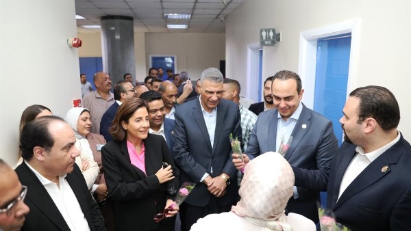 محافظ أسوان ورئيس "الرعاية الصحية" يتفقدان مركز الأورام بأسوان